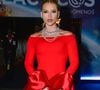 Virginia Fonseca apostou em um vestido vermelho de punhos bufantes e modelagem ajustada ao corpo