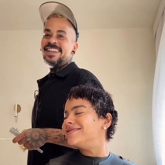 Atriz Bella Campos revela que transformação capilar vai além da estética e fala sobre identidade: 'Estou me sentindo a Tinker Bell', comparou a artista ao comentar nova fase