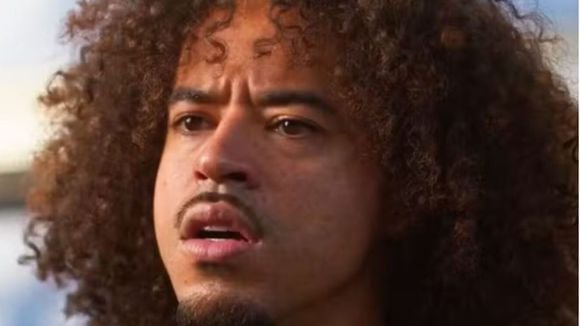 Como destruir o sonho de um músico? Ryan da novela 'Dona de Mim' sofre golpe cruel em programa ao vivo e relação com Kami fica por um fio