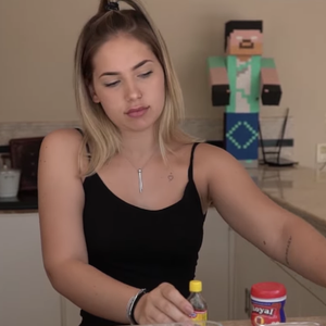 Em 2018, Virgínia ensinou em seu canal do YouTube o 'melhor bolo de cookie do mundo' (ingredientes na matéria)
