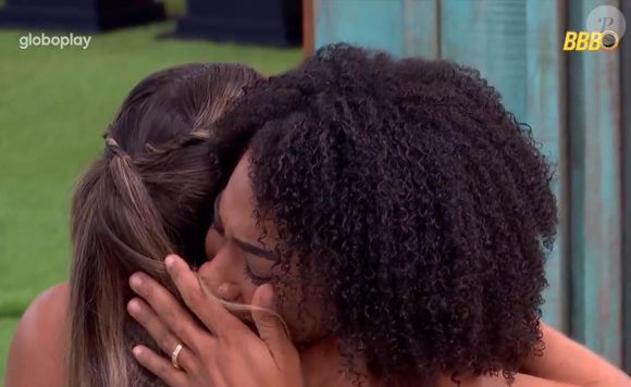 Aline e Renata também se abraçaram no 'BBB 25'