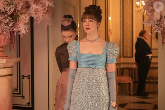 Com roteiro de Shonda Rhimes e Nicholas Nardini, a nova produção irá mostrar a juventude de Violet e seu romance com o visconde Edmund Bridgerton, o homem que se tornaria seu marido