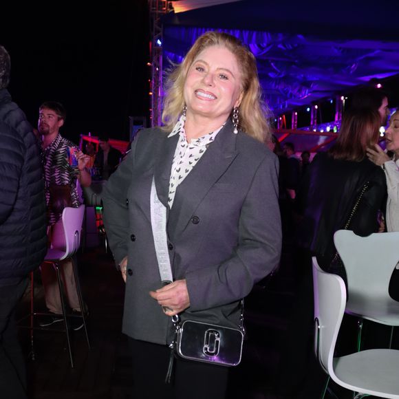 Vera Fischer: ‘estava a Xuxa e tinha uma criança engatinhando no chão. Quando eu vi, era um menino sem pernas, com o short