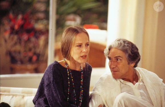 Lucinha Lins, Estela de 'A Viagem', lamentou morte de Claudio Cavalcanti, em 2013: 'Estou matando as saudades dele dando umas olhadas de vez em quando na novela. Isso acalma o meu coração e a minha saudade!'