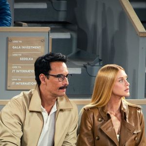 Na paleta! Marina Ruy Barbosa e Rodrigo Santoro combinam looks em tons terrosos e ostentam estilo ao assistirem partida de tênis