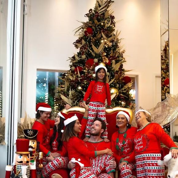 Maíra Cardi decide combinar look de Natal com sua família no Natal 2024