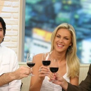 2005 - Edu Guedes, Ana Hickmann e Britto Jr comandavam as manhãs do Hoje em Dia