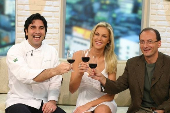 2005 - Edu Guedes, Ana Hickmann e Britto Jr comandavam as manhãs do Hoje em Dia