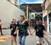 Eleições 2026: Antonia Fontenelle teve a companhia do filho mais novo e da neta ao votar