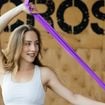 Marimi García, personal trainer: 'Para fortalecer os braços, é preciso fazer três séries de 5 exercícios com uma simples mini-faixa elástica e dedicar 35 segundos a cada movimento'
