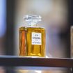 Cheiro de mulher poderosa: 4 fragrâncias baratinhas que lembram o Chanel nº 5