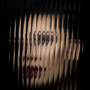 O narcisista é caracterizado pela busca excessiva por admiração, sentimento de superioridade em relação aos outros e, principalmente, pela falta de empatia