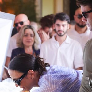 Ivete Sangalo se aproximou do caixão de Preta Gil