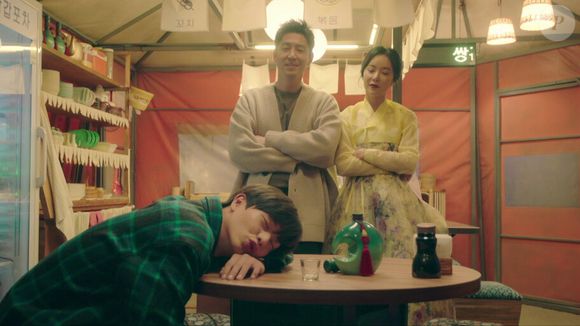 Mystic Pop-up Bar': uma mulher que precisa aliviar as mágoas de 100 mil almas comanda um bar misterioso e entra nos sonhos dos clientes para ajudá-los a superar traumas