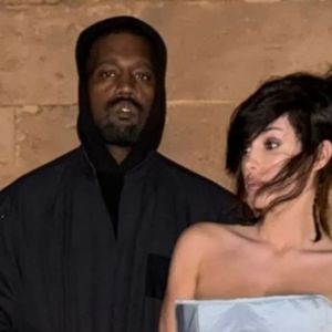 Kanye West teria pago R$ 500 mil para Bianca Censori usar lingerie de balas e desfilar pelas ruas de Nova York, diz jornal