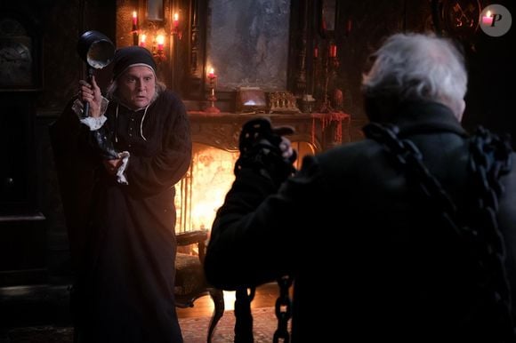 Johnny Depp está de volta aos holofotes com o filme 'Ebenezer e os Fantasmas do Natal', dirigido por Ti West