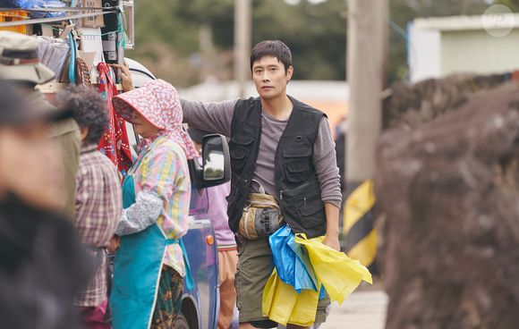 Em 'Amor e Outros Dramas', somos levados à Ilha de Jeju, na Coreia do Sul, para acompanhar a vida de pessoas simples