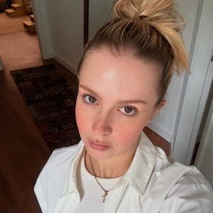 Manteiga temperada pode ser feita com orégano, salsinha e alho, além de ervas e especiarias à gosto