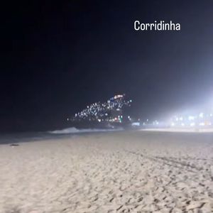 Cauã Reymond também mostrou um vídeo de uma 'corridinha' na praia, na noite desta quinta-feira (17).