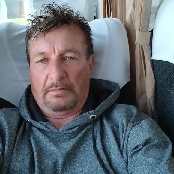 Carlos Urach lançou um comunicado ao público. Ele não esclarece os rumores sobre o atendimento médico e se limita a soltar frases enigmáticas sobre ‘conexões’