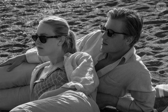 Dividida em oito episódios, a série é estrelada por Andrew Scott e tem Dakota Fanning no elenco