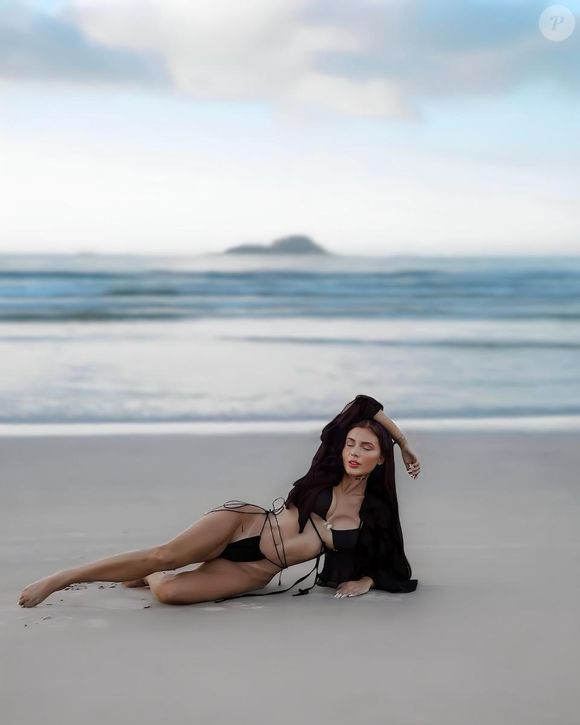 Apesar de não citar nomes diretamente, a coincidência entre a ação, a data e o passado amoroso da influencer deixou os fãs ligadinhos