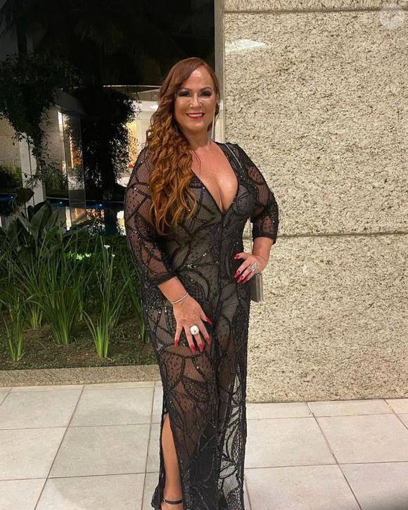 Mãe de Neymar, Nadie Santos protagonizou climão com Bruna Biancardi na festa de apresentação do filho famoso no Santos em 31 de janeiro de 2025