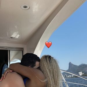 Cariúcha assume novo romance, mas internautas não esquecem beijo com filho de Gugu