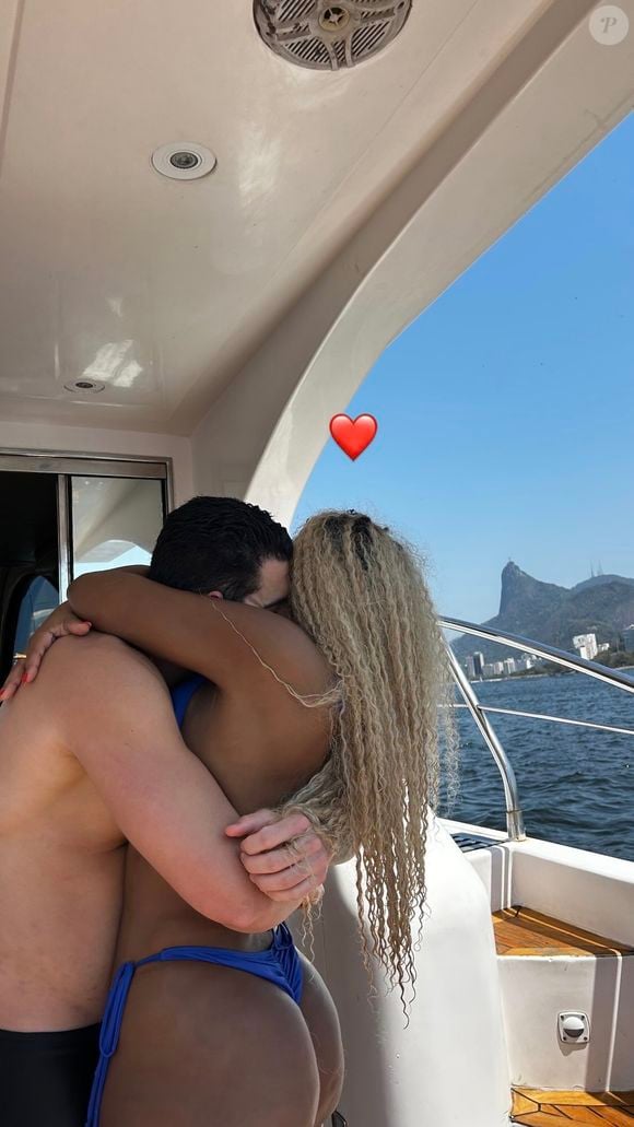 Cariúcha assume novo romance, mas internautas não esquecem beijo com filho de Gugu