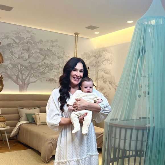 Claudia Raia revela ter usado caneta emagrecedora após gravidez aos 55 anos e menopausa