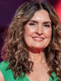 Delphine Courteille, cabeleireira francesa, sobre a cor de cabelo ideal depois dos 50 anos: 'O melhor é clarear o cabelo meio tom em relação à sua cor natural. Isso facilitará a manutenção e suavizará suas feições'