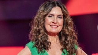 Delphine Courteille, cabeleireira francesa, sobre a cor de cabelo ideal depois dos 50 anos: 'O melhor é clarear o cabelo meio tom em relação à sua cor natural. Isso facilitará a manutenção e suavizará suas feições'