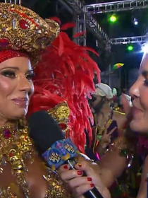 O que rolou aqui? Viviane Araújo ‘corta’ Mariana Gross na Sapucaí ao ser chamada de Consuelo e web dispara: ‘Zero vontade’