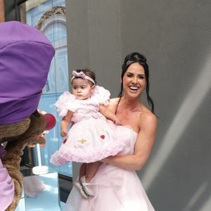 A influenciadora decidiu tornar pública a situação ao compartilhar, nos Stories, a mensagem enviada por uma mulher, que ironizava a aparência da criança, que completou 1 ano no dia 25 de dezembro, ao perguntar quanto ela “cobrava para assombrar uma casa de três cômodos”.