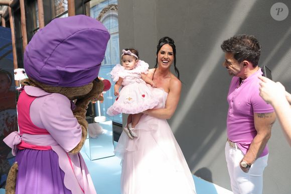 A influenciadora decidiu tornar pública a situação ao compartilhar, nos Stories, a mensagem enviada por uma mulher, que ironizava a aparência da criança, que completou 1 ano no dia 25 de dezembro, ao perguntar quanto ela “cobrava para assombrar uma casa de três cômodos”.