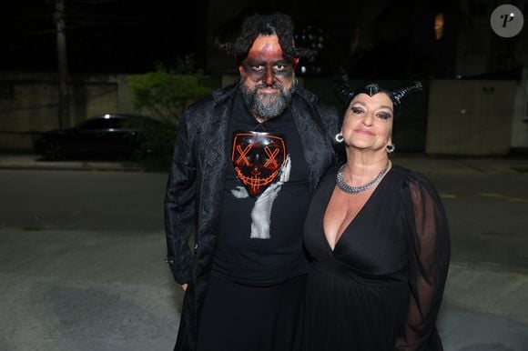 Grace Gianoukas foi à festa de Halloween da novela 'Êta Mundo Melhor!', pelo 100º capítulo da trama das seis