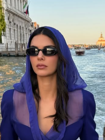 Sempre que uso este perfume, alguém me diz que estou cheirosa. É unissex e tem cheiro de verão e praia