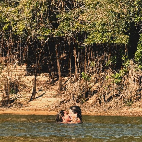 ‘Namora comigo?’: pedido de namoro de Tati apareceu em um prédio de SP