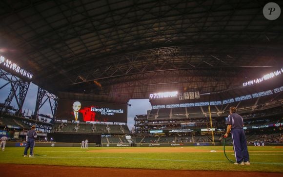 De acordo com o Independent UK, a relação de Hiroshi Yamauchi com o Seattle Mariners começou após uma operação de resgate financeiro organizada pelo senador Slade Gorton em dezembro de 1991 para ajudar a equipe da Major League Baseball