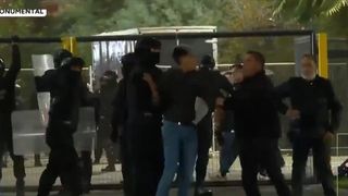 Mortes e invasão de campo: como foi o CAOS TOTAL que interrompeu jogo Colo-Colo x Fortaleza no Chile pela Libertadores?