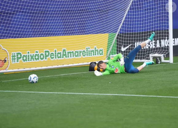 Aos 18 anos, Léo Nannetti vem sendo tratado como uma das maiores promessas da posição no futebol brasileiro e ganhou ainda mais projeção após chamar atenção de Carlo Ancelotti