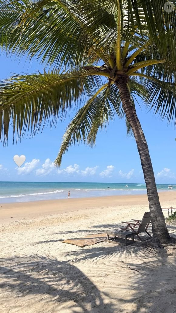 Isis Valverde está a apenas 300 metros da praia em um conceito de hospedagem 'pé na areia'