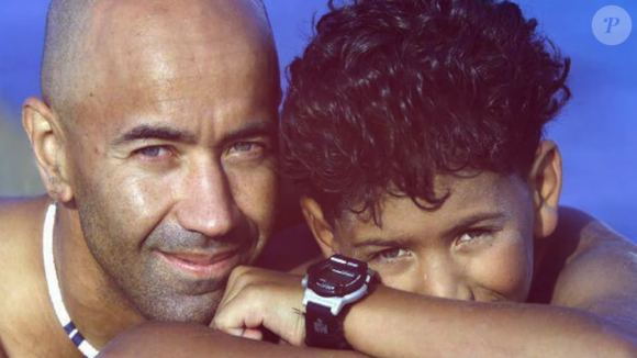 Décadas após a tragédia, André Hanscombe e o filho Alex participaram da produção de "A Testemunha" como consultores. Segundo declarações, pai e filho queriam mostrar uma dimensão da história ainda pouco conhecida