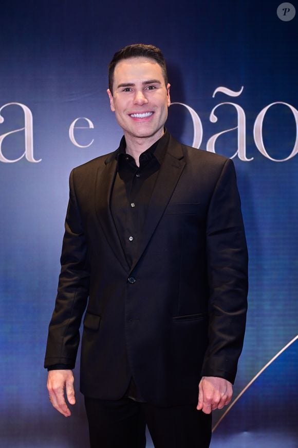 Luiz Bacci também esteve entre os convidados da festa de aniversário de Cela Lopes