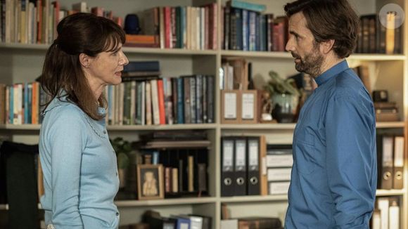 Protagonizada por Stanley Tucci e David Tennant, 'Inside Man' conta a história de um prisioneiro condenado à morte, que é um brilhante criminologista, e tem sua história conectada à de um vigário e pai de família muito respeitado