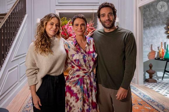 Heleninha (Paolla Oliveira) diz a Afonso (Humberto Carrão) o resultado dos exames que ela, Odete Roitman (Debora Bloch) e Celina (Malu Galli) fizeram na novela 'Vale Tudo', no capítulo de 30 de agosto de 2025, sábado