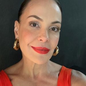 A atriz Carolina Ferraz está afastada das novelas.