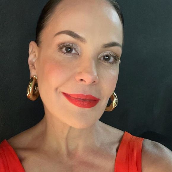 A atriz Carolina Ferraz está afastada das novelas.