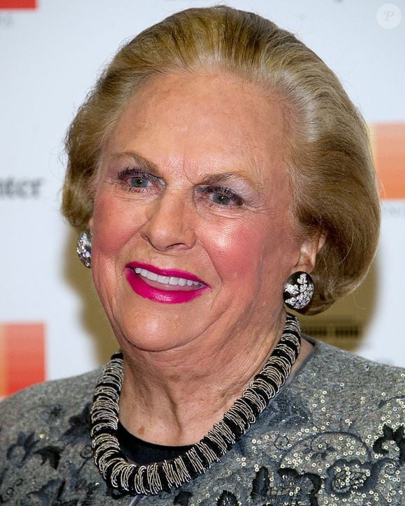 Jacqueline Mars, compõe o time das cinco mulheres mais ricas, herdeira de um terço da Mars Incorporated, empresa centenária de doces e produtos alimentícios, possui um patrimônio de US$ 38,5 bilhões.