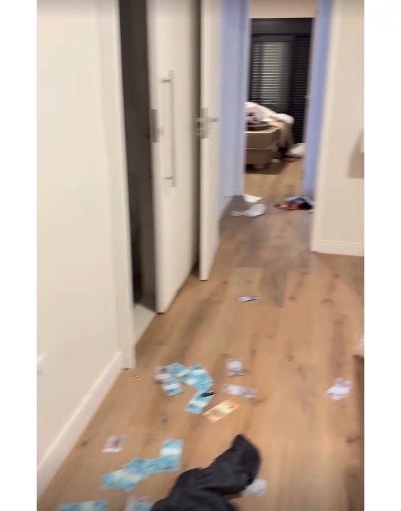 Dinheiro foi deixado para trás por bandidos após invasão à casa de Fernanda Campos, ex-amante de Neymar